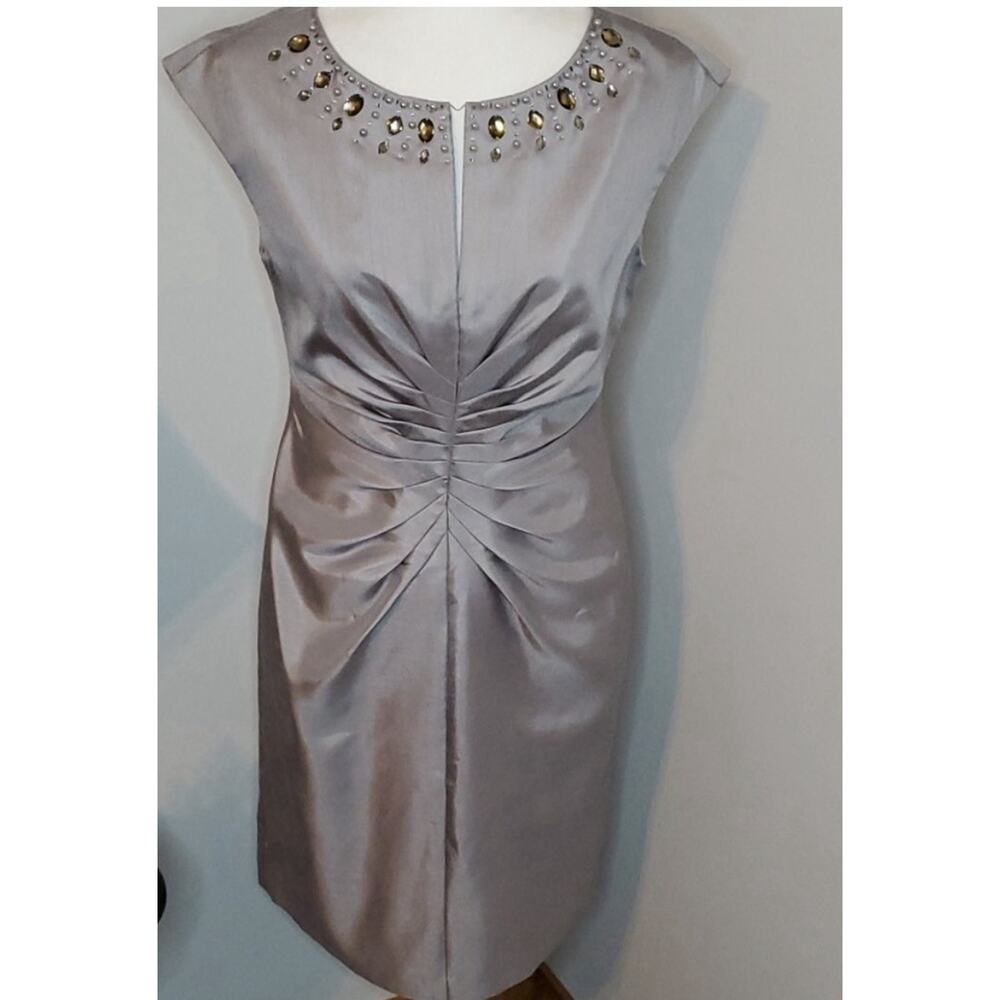 Jessica Howard Silver Beaded Cocktail Dress Size 6 Sleeveless Sheath Knee Length